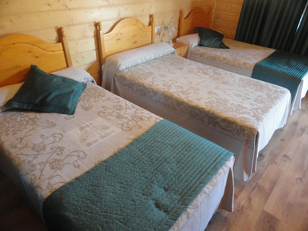 Motel San Isidro Villarrubio Eksteriør bilde