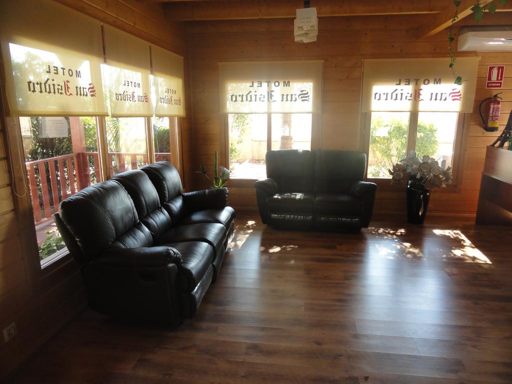 Motel San Isidro Villarrubio Eksteriør bilde